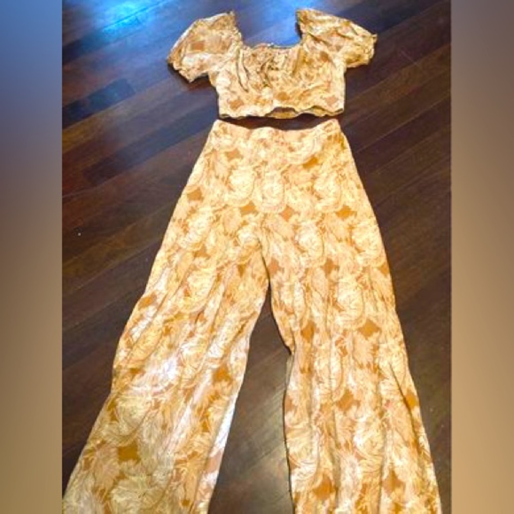 High waisted two-piece summer outfit